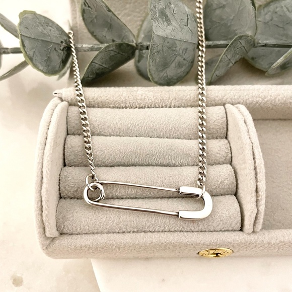 925 Sterling Silver Paperclip Necklace Unique Modern Safety Pin Necklace - Picture 4 of 5